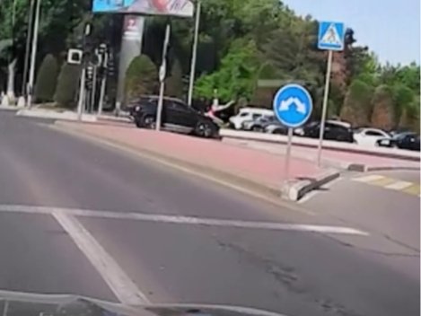 Тошкентда ЙТҲ. BYD пиёдани уриб кетди Тошкентда ЙТҲ. BYD пиёдани уриб кетди