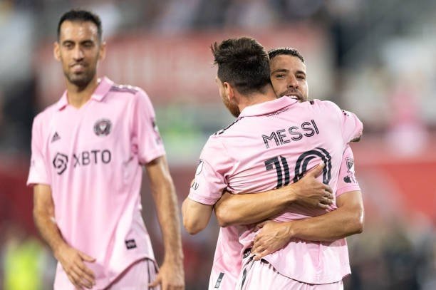 "Barselona" Messi, Buskets va Albaga hali ham maosh to‘lamoqda