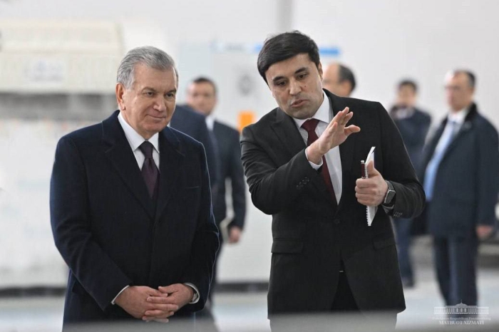 Prezident Shavkat Mirziyoyev Quvasoy shahridagi «Art soft ceramics» korxonasi faoliyati bilan tanishdi