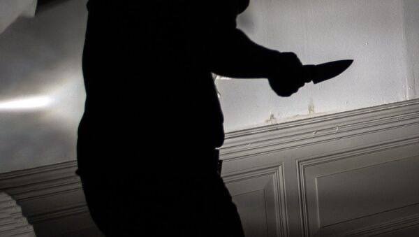 Фарғонада ота алимент бўйича чиққан жанжал оқибатида хотини ва 2 ёшли қизини пичоқлаб ўлдирди