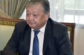 Қирғизистоннинг Ўзбекистондаги собиқ элчисини қизи коррупцияда гумонланиб қўлга олинди