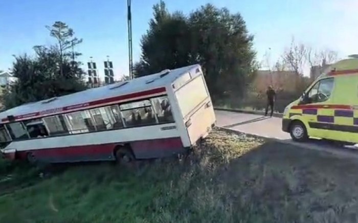Қозоғистонда Хитойлик ишчилар ташиган автобус ЙТҲга учради, 14 киши жароҳатланди