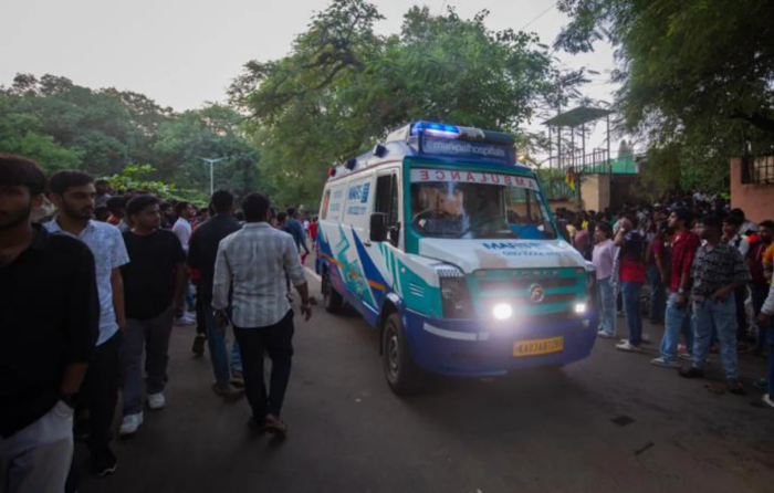 Hindistonda avtobus jarlikka qulab tushishi natijasida ko‘plab insonlar halok bo‘ldi