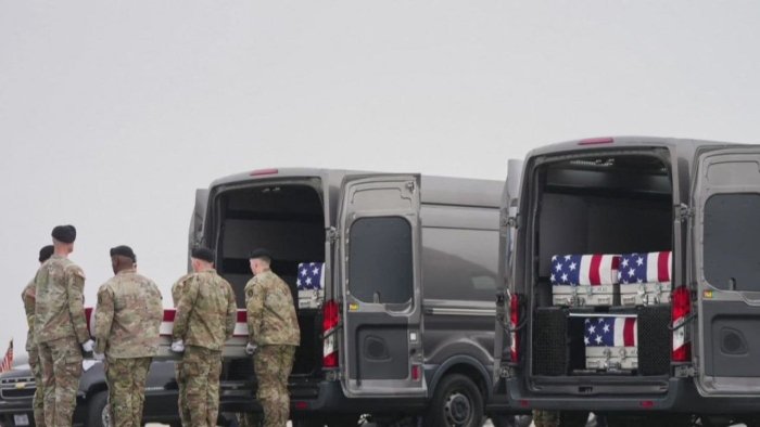 Bir guruh demokrat senatorlar Kuvaytda olti nafar AQSh harbiysi halok bo‘lgani yuzasidan tushuntirish talab qildi