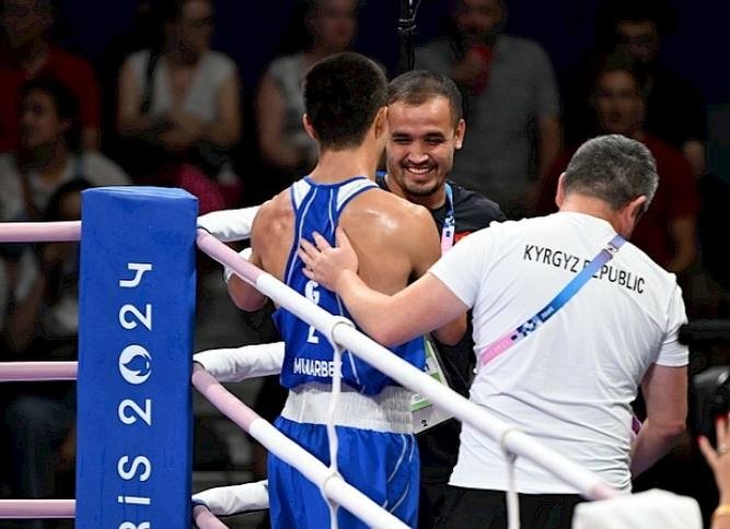 Ўзбекистонлик мураббий Акмал Ҳасанов финалда ҳам қирғиз боксчига ёрдам берадими?