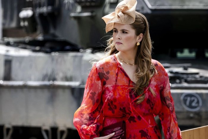 Niderlandiyaning 21 yoshli malikasi harbiy tayyorgarlikni boshladi (foto)