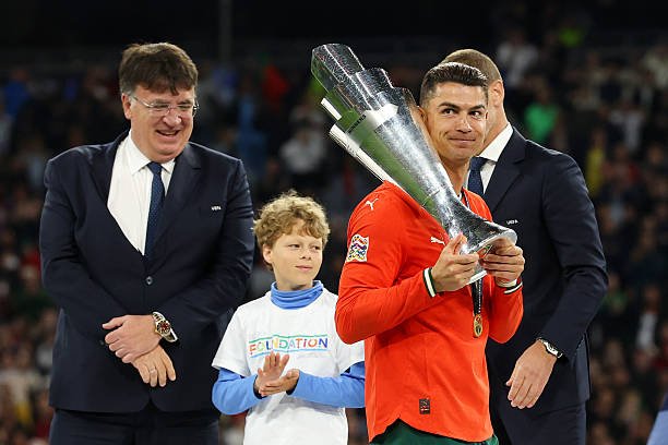 Ronaldu faoliyati davomida nechta sovrinni qo‘lga kiritganini bilasizmi? Ronaldu faoliyati davomida nechta sovrinni qo‘lga kiritganini bilasizmi?