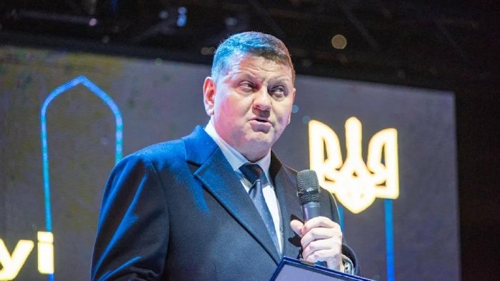 Залужний Владимир Зеленскийга қарши номзодини қўйишга тайёрланмоқда