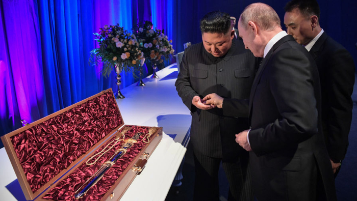 Путин Ким Чен Инга нима совға қилди?