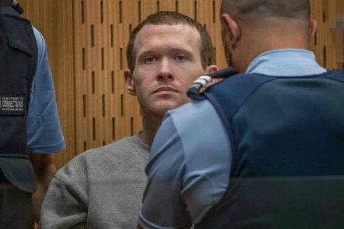 Янги Зеландиядаги масжидга ўқ узган шахс айбини тан олмади