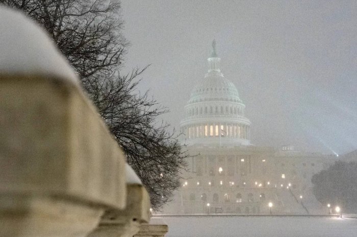 AQShda qor yog‘ishi va sovuq bilan birga kelgan bo‘ron oqibatida kamida yetti kishi halok bo‘ldi — CNN