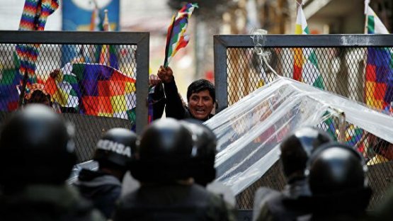 Боливиядаги вазият: собиқ президент мамлакатни тарк этди