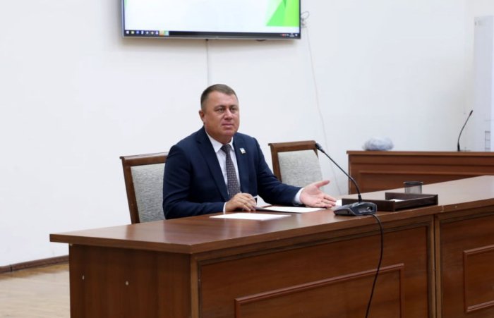 Qumqo‘rg‘on hokimi aholiga tezak yoqishni maslahat berdi