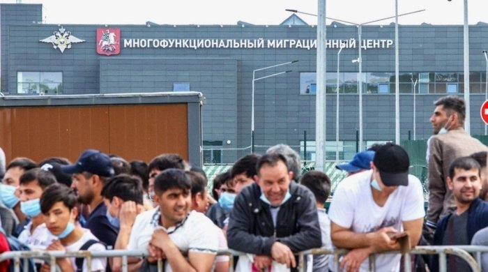 Россия мигрантлар учун божларни 12 баробаргача оширмоқчи