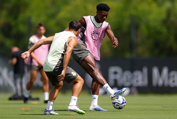 "Реал" 24 кунлик танаффусдан сўнг яна машғулотларга қайтади