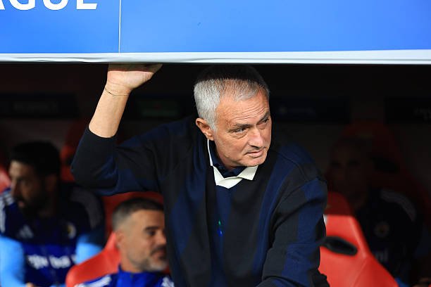 Моуриньо фаолияти давомида ишдан бўшатилгани учун товон пуллари эвазига қанча ишлаб олган?