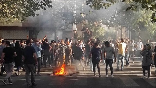 Эрон­да ҳукуматга қарши намойишларни куч билан бостириш оқибатида камида 2 571 киши ҳалок бўлган