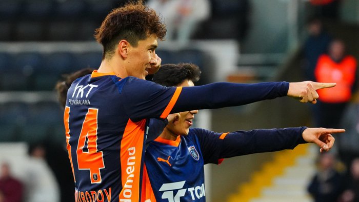 Аббосбек Файзуллаев: «Шомуродов билан бирга ўйнаш ва майдонда бирга тўп тепиш жуда ёқимли»