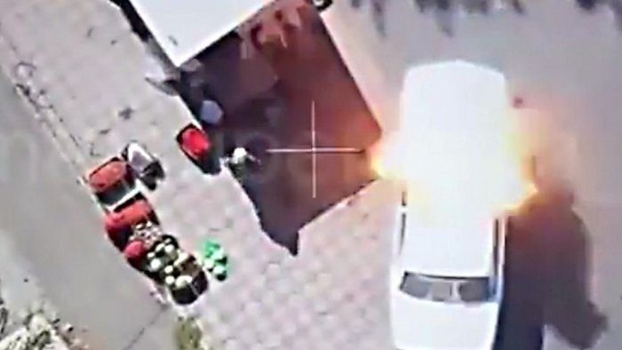 Rossiya dronlari Xersonda ketayotgan avtobusga hujum qildi, qurbonlar bor