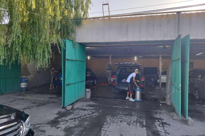 Бишкекда сув танқислиги кескинлашди: хусусий ҳаммомлар, автомойка ва бассейнлар ёпилмоқда