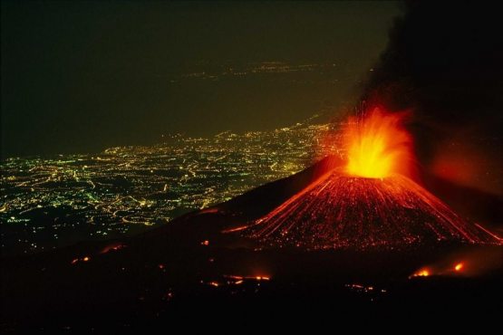 Италияда «Этна» вулқони уйғонди