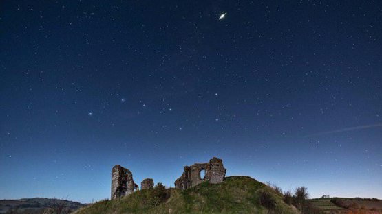 Buyuk Britaniya osmonida meteorit portladi (video)