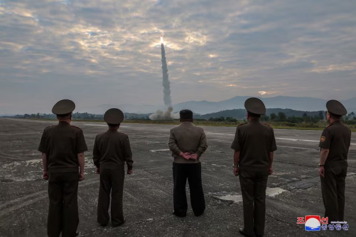 O‘rtoq Kim o‘ta yirik kallakka ega yangi raketalarni sinovdan o‘tkazdi