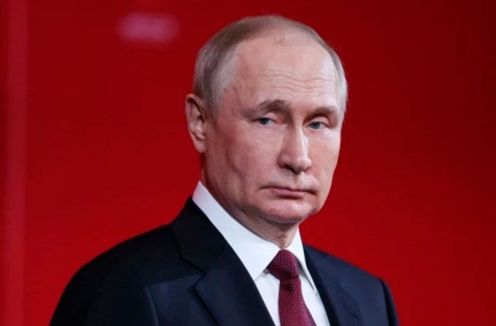 Путин Россия қўшинлари йил охиригача Украина мудофаасини ёриб ўтишига ишонмоқда — Bloomberg 