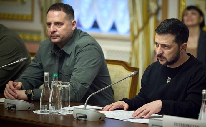 Зеленскийнинг «ўнг қўли» — Андрей Ермак қамоққа олинди