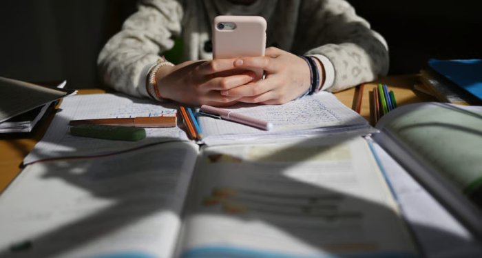 Qozog‘istonda bolalar uchun ijtimoiy tarmoqlarni taqiqlash rejalashtirilmoqda