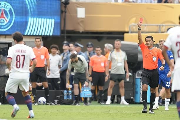 FIFA Luis Enrike va Joau Neveshni jazolashi mumkin