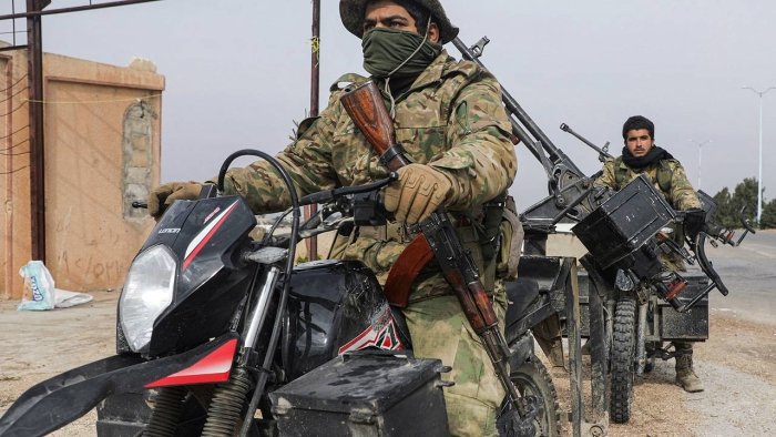 Суриялик жангарилар Дамашқни эгаллаб, Башар Асад режими қулаганини эълон қилди