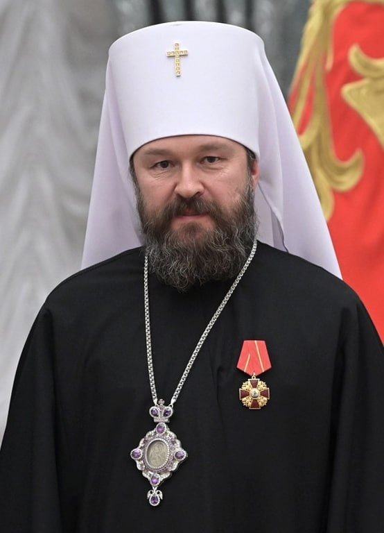 Chexiyada narkotik saqlashda ayblanib hibsga olingan ruhoniy va uning yordamchisi hibsxonadan ozod qilindi