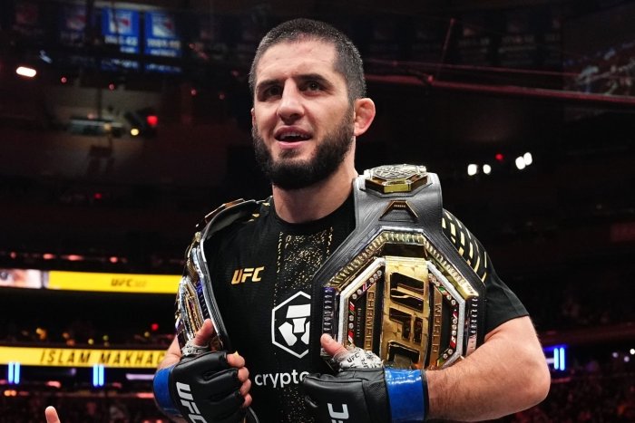 Ислам Махачевга қимматбаҳо автомобил совға қилишди (ФОТО)