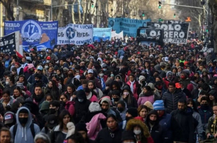 Argentinada aholi norozilik bildirib ko‘chaga chiqdi
