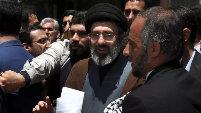 Eron Ekspertlar Kengashi Xomeneyni respublikaning Oliy Rahbari etib sayladi