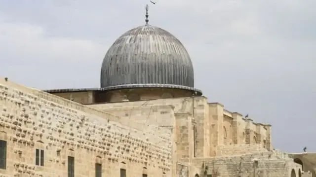 ХАМАС Ал-Ақсо масжидининг ёпилиши апрель ойининг ўрталарига қадар узайтирилганини қоралади