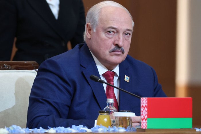 Lukashenko Rossiya-Ukraina mojarosida Moskvaga kim yordam berayotganini aytdi