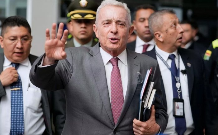 Собиқ президент пора бергани учун 12 йил муддатга қамаладиган бўлди