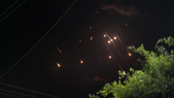 Eron Isroil va AQSh harbiy bazalariga hujum qildi (video)