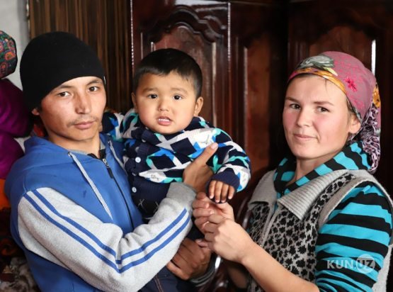 Yoqimli geylar bilan porno jinsiy aloqa