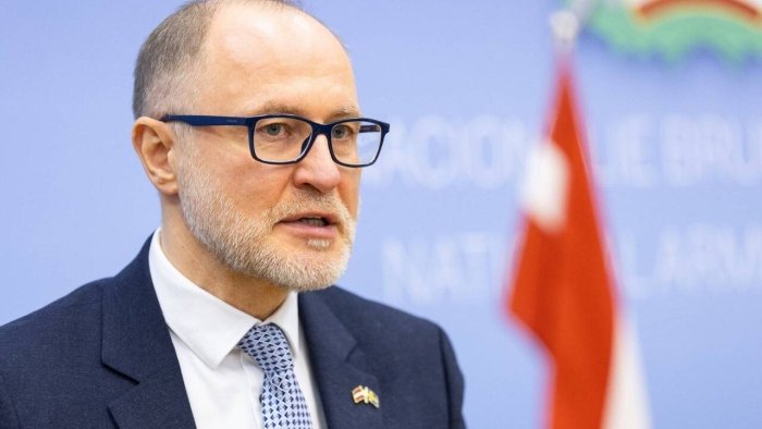 Латвия мудофаа вазири Андрис Спрудс истеъфога чиқди