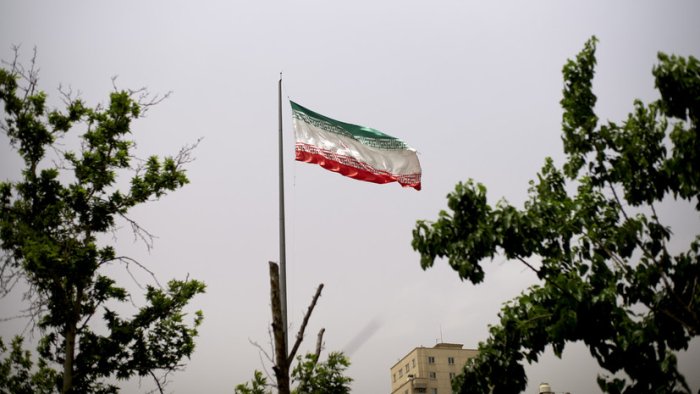 Эрон раҳбарияти ҳукуматдаги бўлиниш ҳақидаги миш-мишларга қўшма баёнот билан жавоб қайтарди