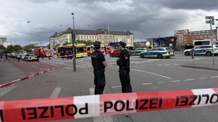 АҚШда дўконларнинг бирида пичоқли ҳужум содир бўлди