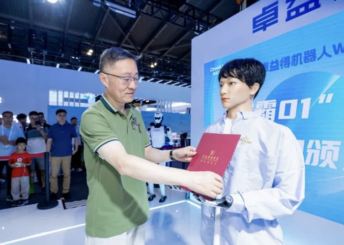 Ҳатто робот талаба бўлди, сизчи?