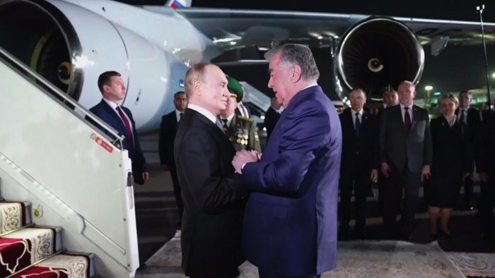Владимир Путин Тожикистонга етиб келди