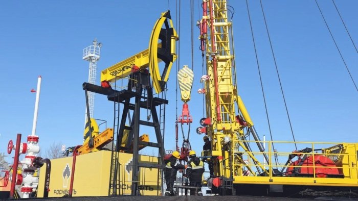 EI Rossiya banklari va neftiga nisbatan sanksiyalarni kuchaytirishni rejalashtirmoqda