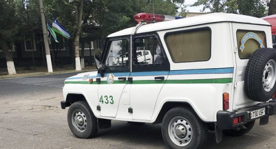 Yalangoch qizlar baliq ovlash bilan oyinlar