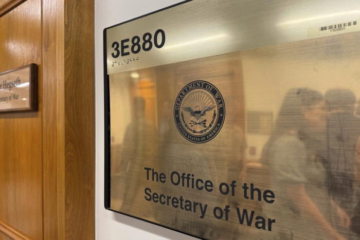 Мудофаа вазирлиги номини ўзгартириш 2 миллиард долларга тушиши мумкин