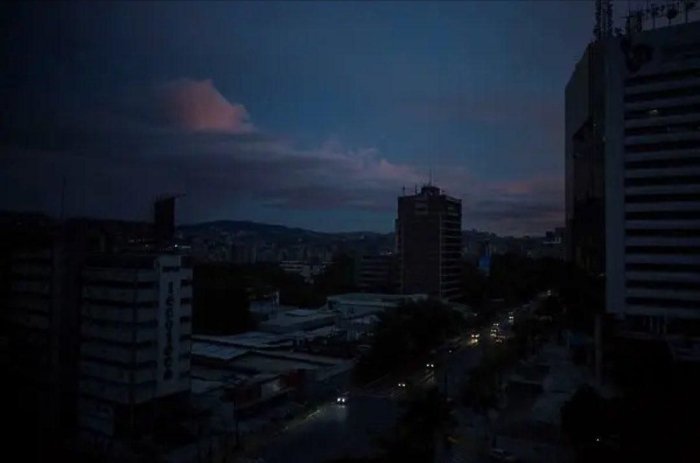  Кубада тахминан 10 миллион киши электрсиз қолди — Reuters